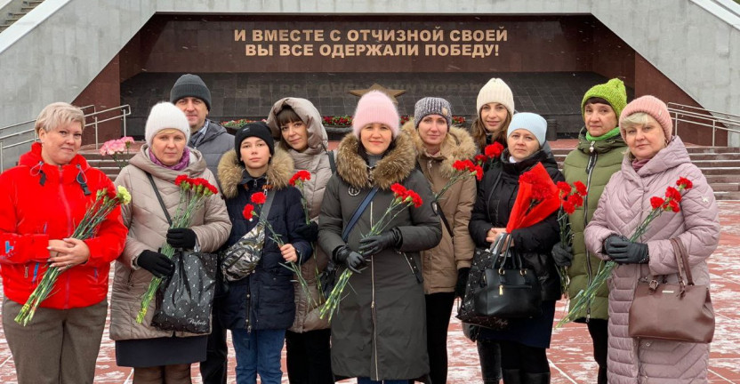 Коллектив Кемеровостата посетил Мемориал Воину-Освободителю